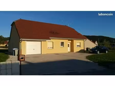 villa récente 110 m² à domblans