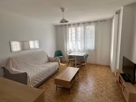 particulier loue f3 en meublé
