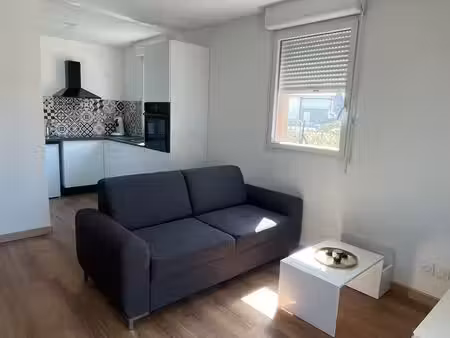 t2 meublé 38 m² rénové – terrasse – parking – piscine – résidence sécurisée