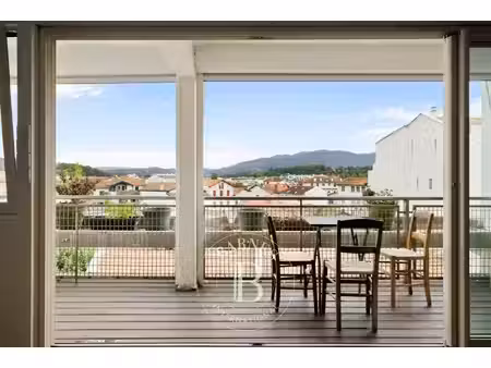 saint jean de luz  appartement en dernier etage  vue montagnes