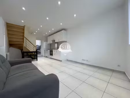 f2 meublé - loyer 825 €