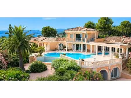 propriété avec piscine en bord de mer la ciotat (13)