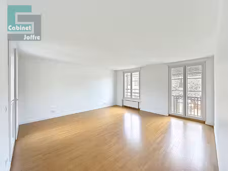appartement 3 pièces - 67 45 m2 - ascenseur / balcon / garag