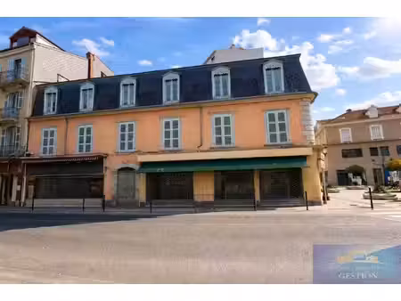 emplacement exceptionnel pour cet immeuble