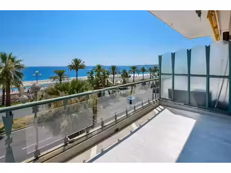 promenade des anglais  dans immeuble de luxe  splendide 3 pièces rénové avec terrasse et v