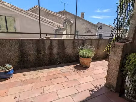 t3 avec terrasse et cave au calme absolu