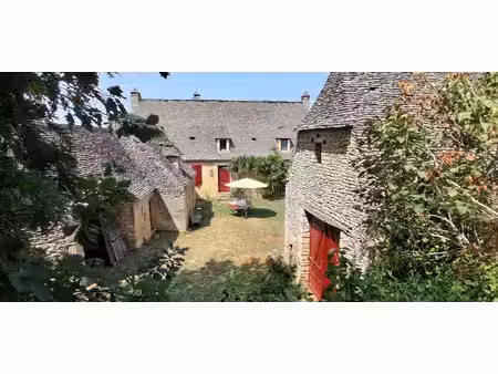 propriété de caractère avec dépendances et terrain  valojoulx 24590