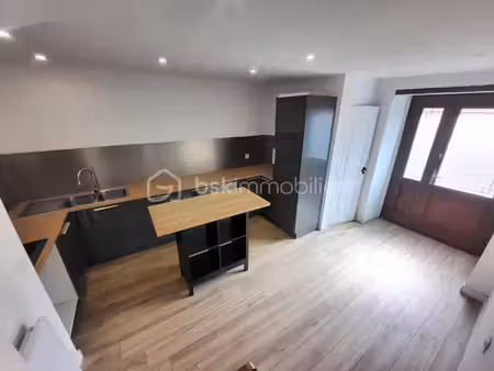 maison de village de 61 65 m² à bagnols-en-foret