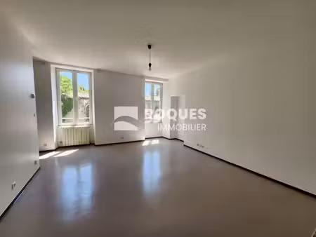 lodève centre  appartement t4 avec place de stationnement !