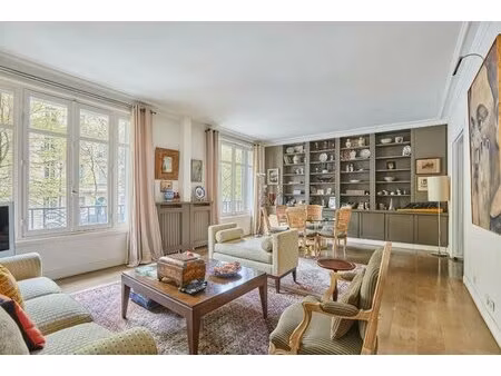 étoile / trocadéro - pied à terre exceptionnel de 77 m²