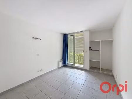 studio 17 12 m² avec balcon – à deux pas de l'iut de perpignan – réservé aux étudiants