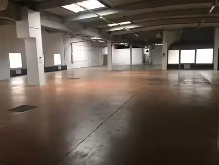 location entrepôt trappes 78190 865m²