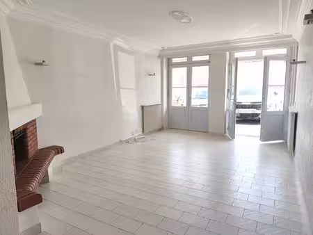 brullioles  maison de village en triplex avec garage