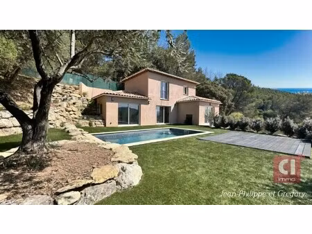 villa de standing piscine  garage  terrain de 1 874 m² et vue incroyable