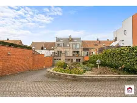 immeuble de rapport avec 2 appartements et garages