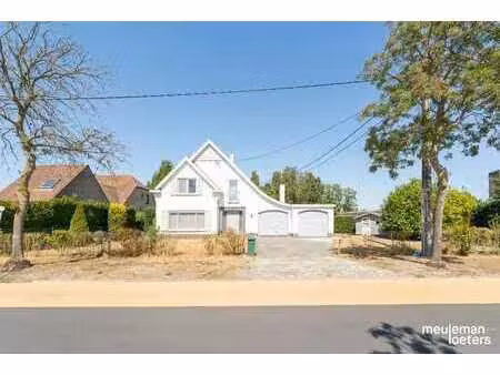 maison individuelle pleine de caractère avec garage double à