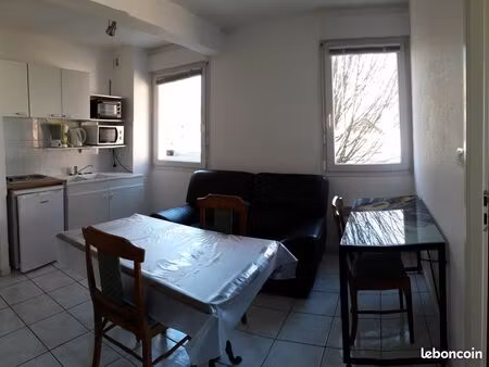 studio meublé avec place de parking  proche cv  gare sncf  magasin lidl calme et mumineux
