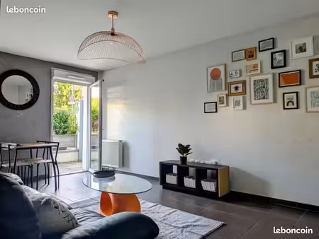 appartement 3 pièces meublé · 70 m² · terrasse et parking