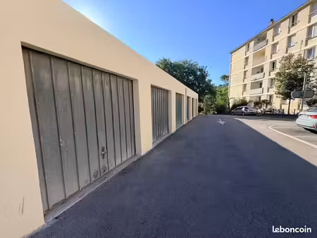 parking/box 1 pièce 14 m²
