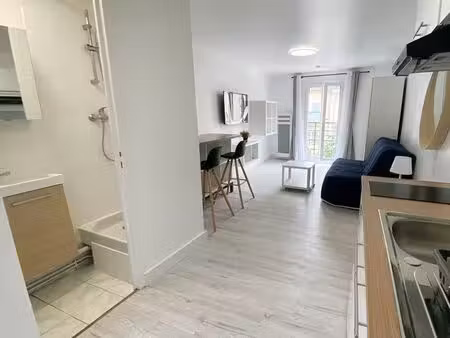 studio meublé rénové 22 m² avec terrasse et balcon – clermont-l’hérault