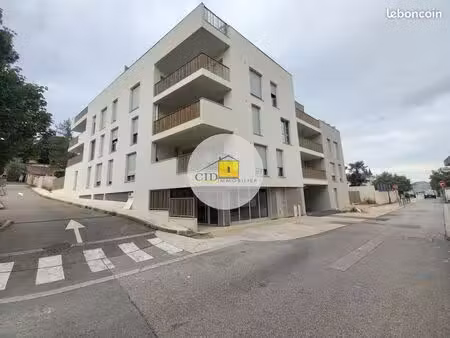 parking/box 19 m² saint-bonnet-de-mure