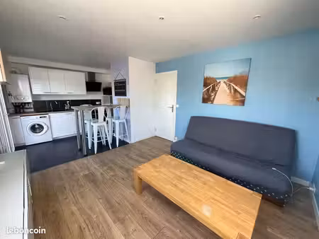 t2 lumineux avec grande terrasse privative – parking privé – ploemeur