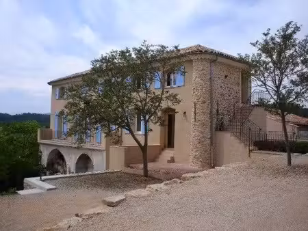 appartement t4 de 87 m² dans maison de campagne à tourves