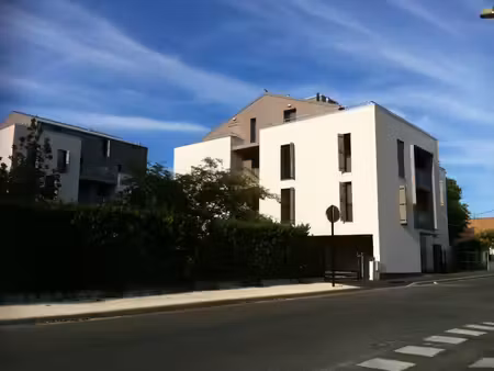 appartement t4 de 84 31 m2 avec loggias et parking - bordeau