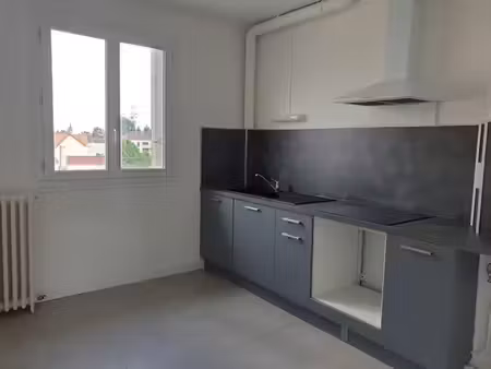 location appartement 3 pièces 71.15 m² à melun (77000)  930 €