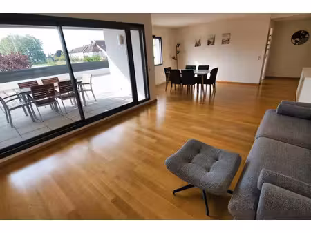 location appartement 4 pièces 133 m² à saint-genis-pouilly (01630)  2 500 €
