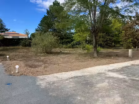 vente terrain 1200 m² à saintes (17100)  178 800 €