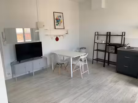 location meublée appartement 2 pièces 38.66 m² à la rochelle (17000)  685 €