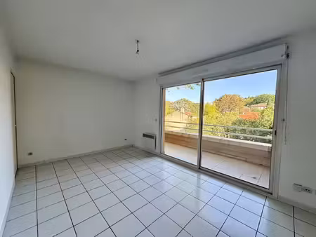 appartement t2 de 37 15m2 non meublé - terrasse et garage fe