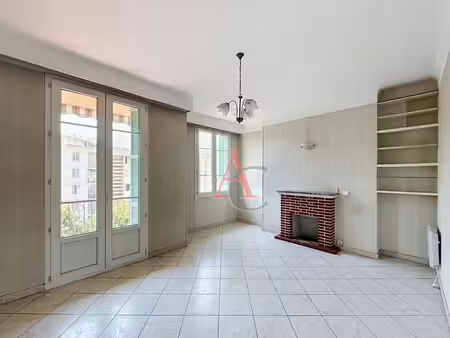 nice pasteur  3 pièces 62 m²  dernier étage  cave  parking privé