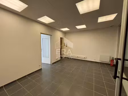 local commercial de 35m² - château-arnoux