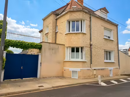 maison spacieuse avec piscine