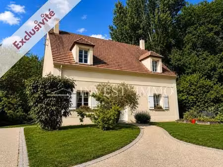 pavillon traditionnel 150 m² édifié sur sous-sol total assis sur 3000m² en lisière de forê