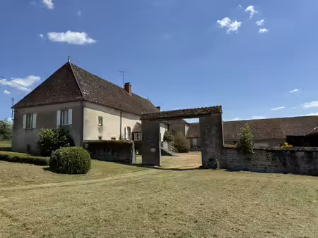 authentique corps de ferme aux portes du morvan
