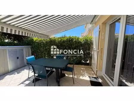 maison avec jardinet au cœur d'une résidence avec piscine
