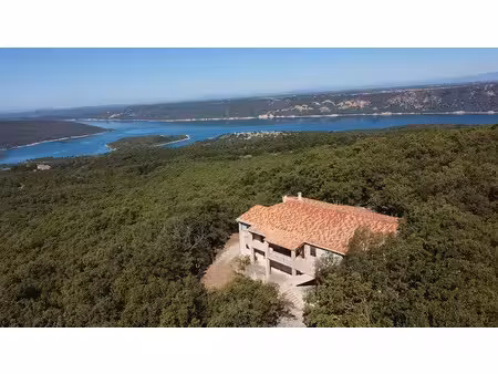 à vendre en exclusivité à aiguines maison avec vue sur le