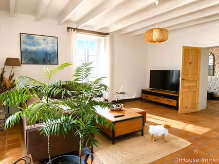 maison en pierre de caractère - 142 m² - 3 chambres - jardin  garage et dépendances - au c