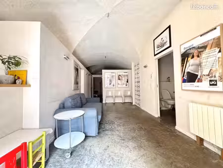 bureau 60 m²
