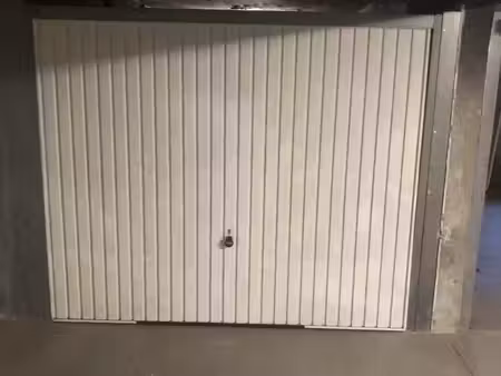 garage/box 13 m² istres