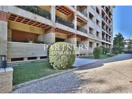 location appartement 3 pièces 90.7 m² à aix-en-provence (13090)  1 690 €