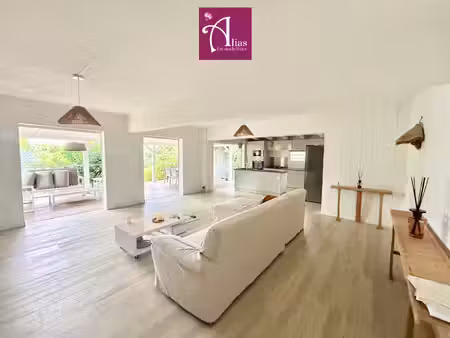 bas de villa f3 meublé de 110 m2 eau/edf inclus - calvair