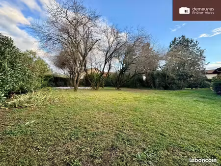 terrain 830 m² mions