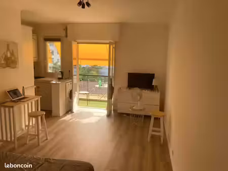 studio meublé avec balcon cannes centre saisonnier