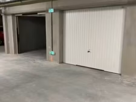 box garage sécurisé 14m² électricité - rumilly centre