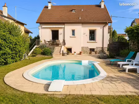 maison familiale de caractère avec piscine sur un terrain de 1 550 m² – luxeuil-les-bains