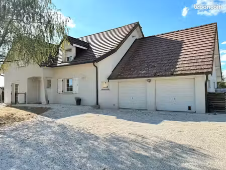 belle maison familiale de 180 m2 terrain arboré de 12 ares